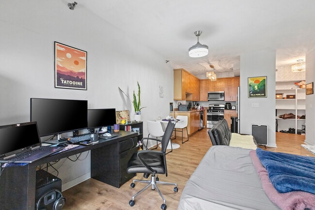 Cool Neighborhood! Stunning studio condo w... - Cool Neighborhood! Stunning studio condo w... Unit 1505