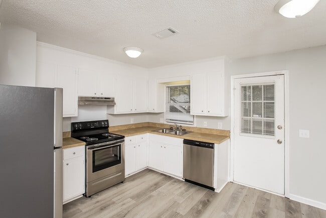 Photo - 524 Parlock Rd