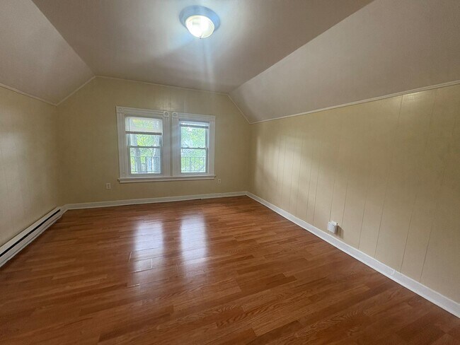 Building Photo - 751 George St Unit 3 Rental