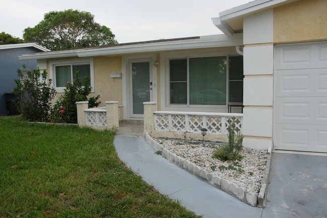 Photo - 871 SW 63rd Terrace House