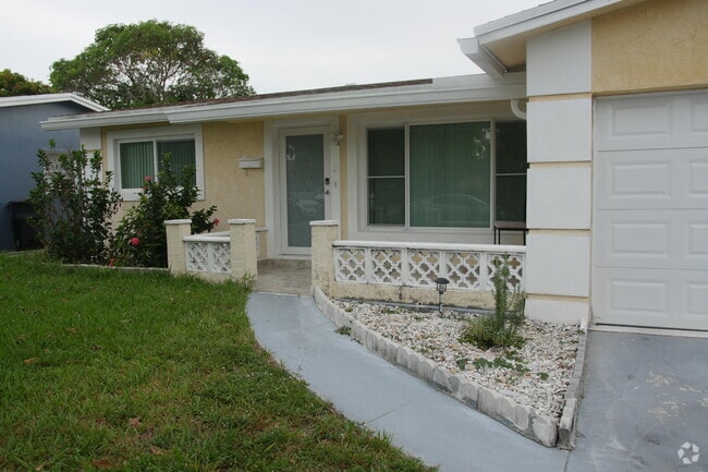 Building Photo - 871 SW 63rd Terrace Rental