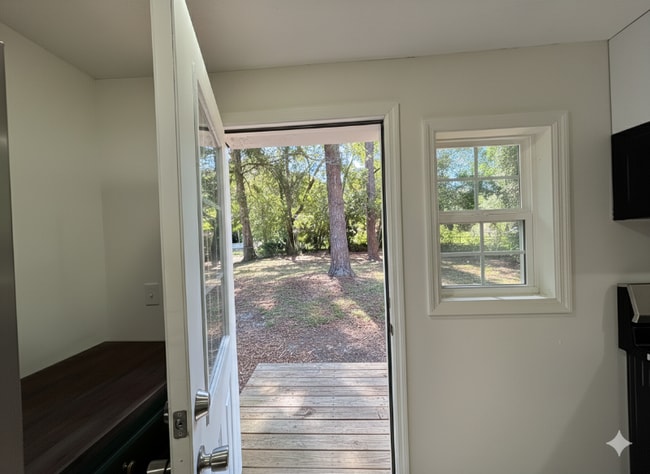 Photo - 2404 Spurgeon St