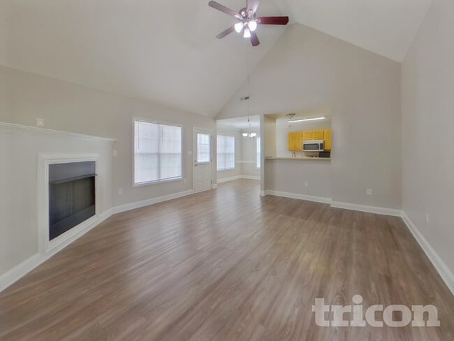 Photo - 556 Scarlet Leaf Ln.