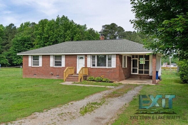 Photo - Charming 3BR Home in Jarratt - Convenient Location Near I-95