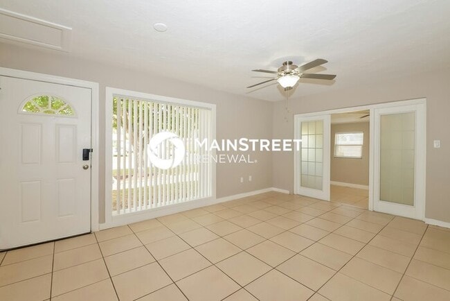 Photo - 3 Bedroom Pet-Friendly Home in West Bradenton, FL with Main Street Renewal