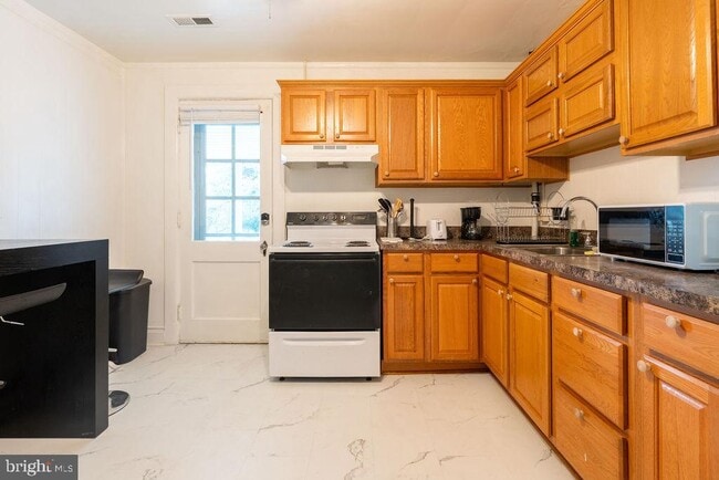 Building Photo - 315 Frederick St Unit B