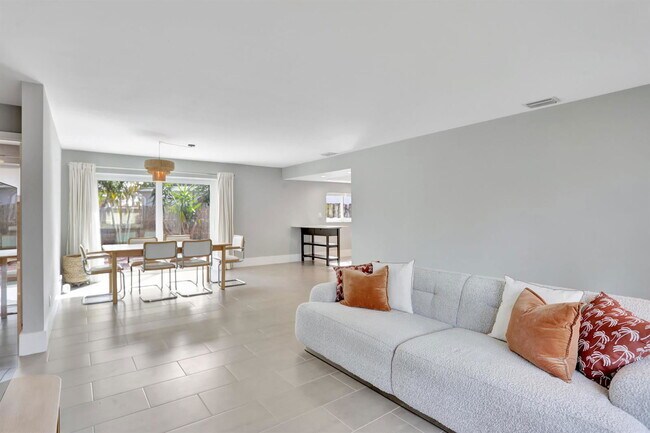 Photo - 400 SE 5th Ct