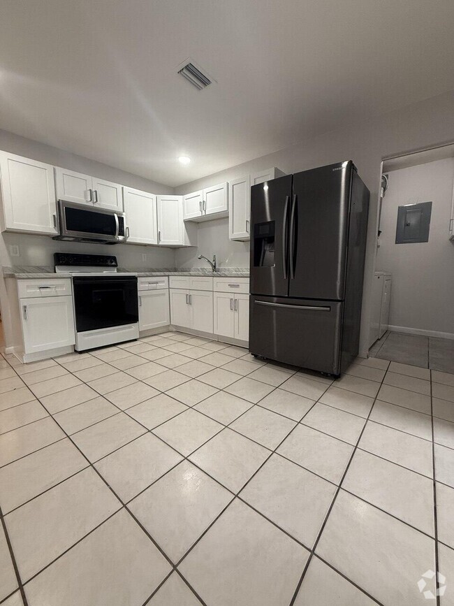 Building Photo - 231 Evernia St Rental