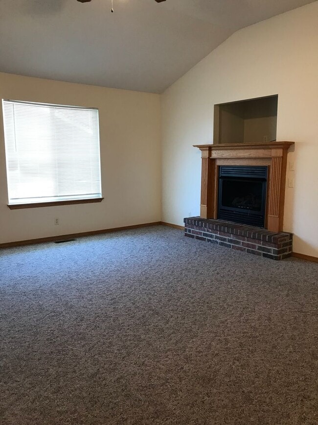 Photo - Executive Rental 2 Bedroom 2 Bath 2 Car Garage Duplex