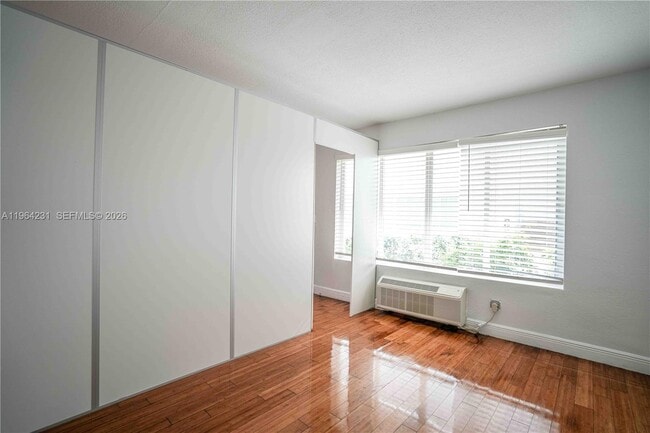 Photo - 7325 Carlyle Ave Unidad 10