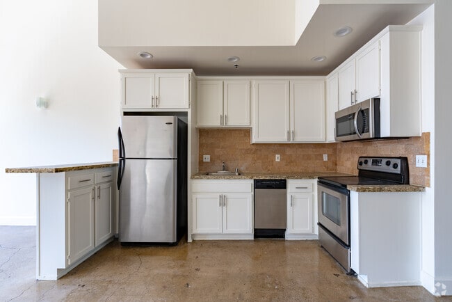 Live/Work Studio Loft - 920SF