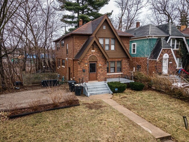 Photo - 18732 Salem Unit 2 - Upper - V 4/30/24 (T)