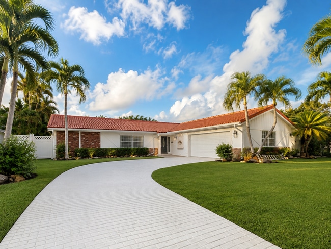 Building Photo - 10873 Magnolia St