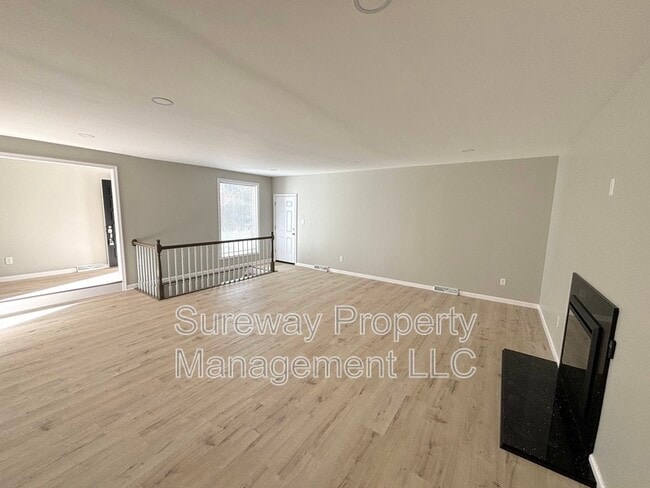 Photo - 605 Heather Ln