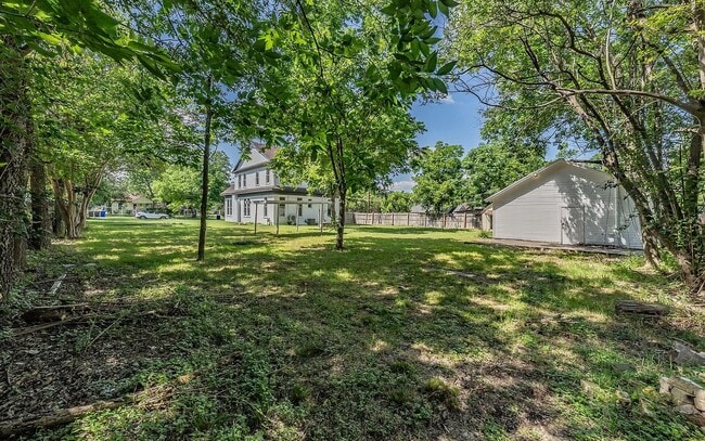 2700 Grim Ave
