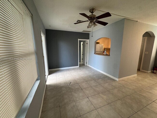 Photo - 630 NE 15th Ct Unit 1