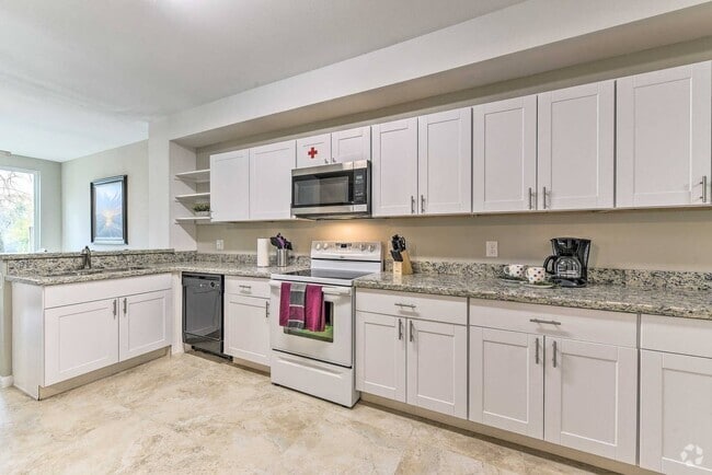 Building Photo - Lake Front Townhome with resort-like Views!