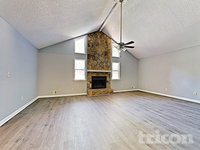 Photo - 4580 Woodcroft Cove