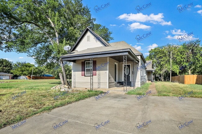 Building Photo - 419 N Grand Ave