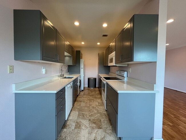 Photo - Encino 2+2 w/pool + spa, parking + extra storage!