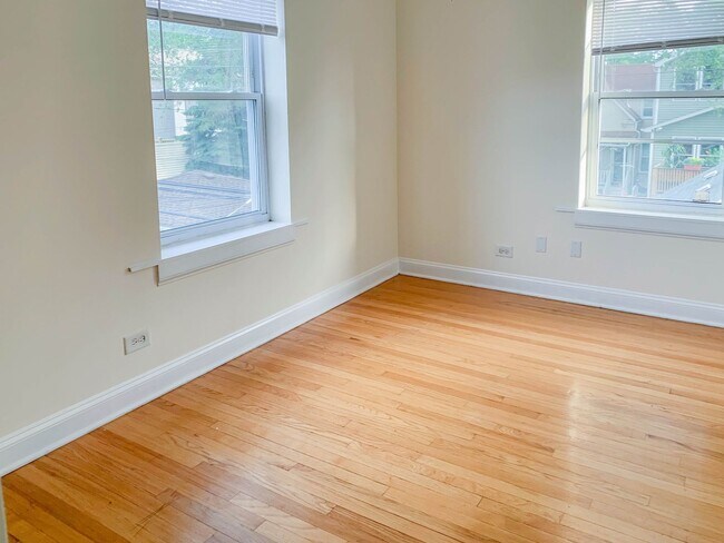 Photo - 5206 N Leavitt St Unit 2