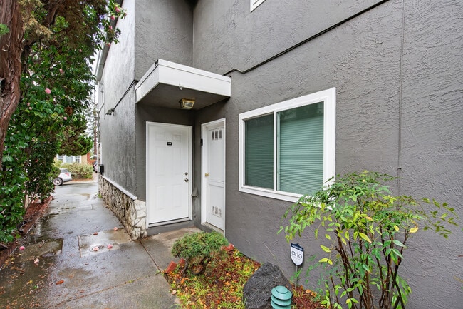 Photo - 3216 Delaware St