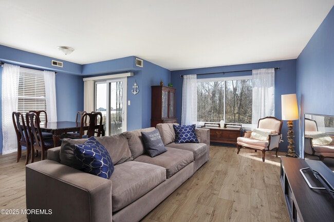 Building Photo - 200 Portland Rd Unit C-2 Rental