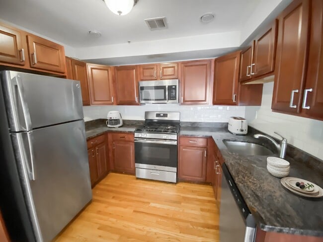 Photo - 16 Notre Dame St Condo