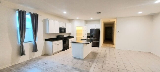 Building Photo - "COMING SOON" Lovely 3 Bedroom Home in Gre...