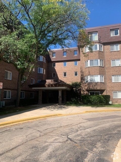 Building Photo - 220 S Roselle Rd Rental