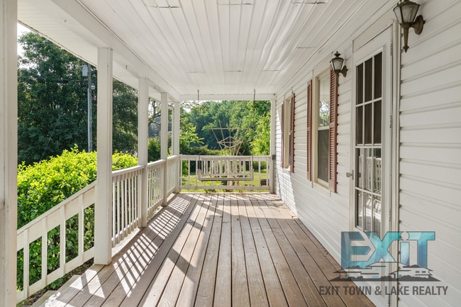 Photo - Spacious Country Home in Convenient La Crosse Location