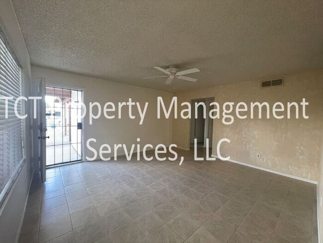 Photo - Private yard in the heart of Tempe!