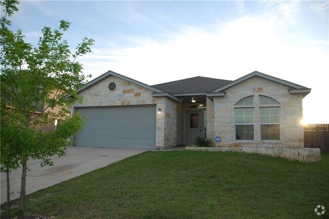 Building Photo - 1315 Logan Dr Rental