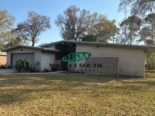 Building Photo - Mid-Century Modern on Wilmington Island- SHORT TERM RENTAL ONLY- Please call for more info