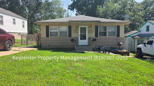 Building Photo - 2 Bed 1 Bath ready to rent! $1100