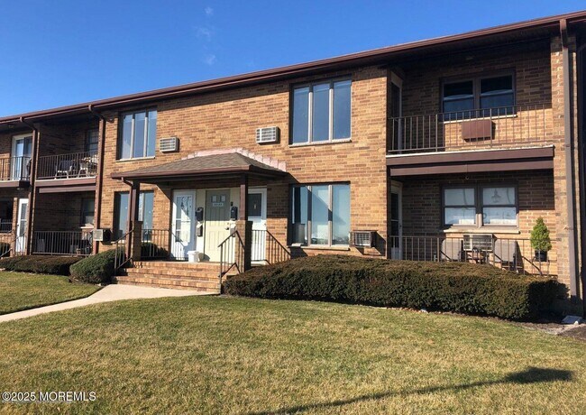 Building Photo - 1501 Ocean Ave N Unit A1