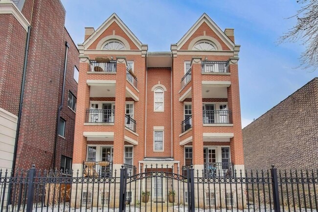 Building Photo - 1725 N Mohawk St