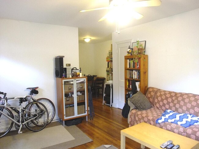 Building Photo - 8404 Greenwood Ave Unit 2 Rental