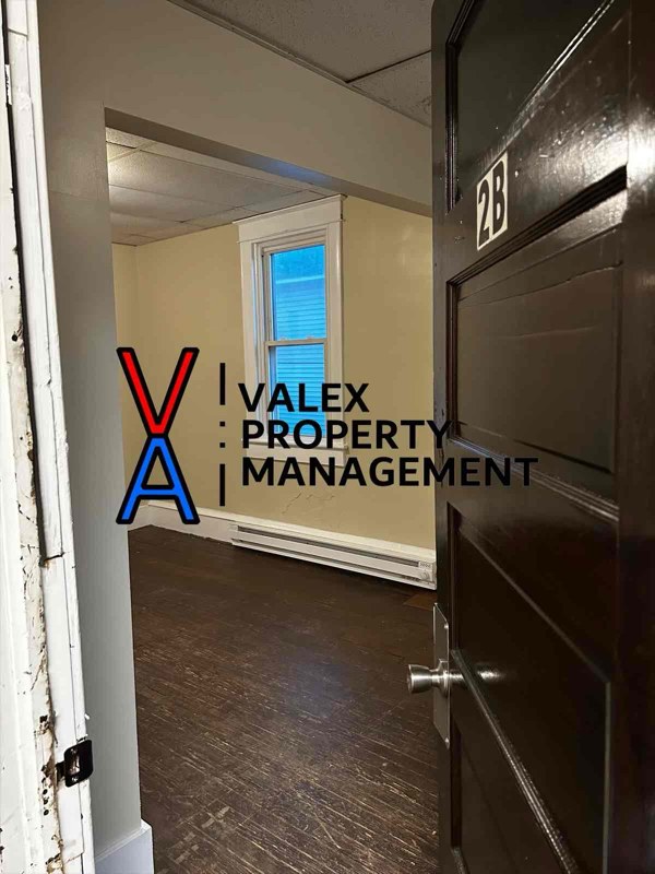 Building Photo - 552 Main St Rental