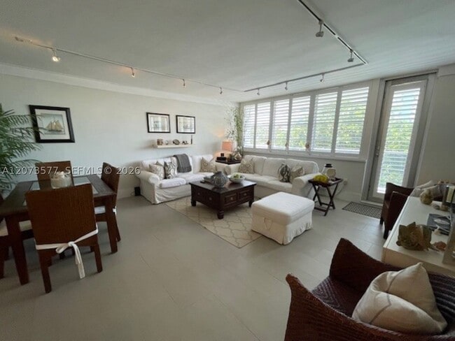 Photo - 5313 Collins Ave Unit 404