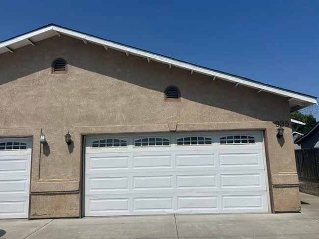 Building Photo - 935 S Fulgham St Unit 935 S. Fulgham