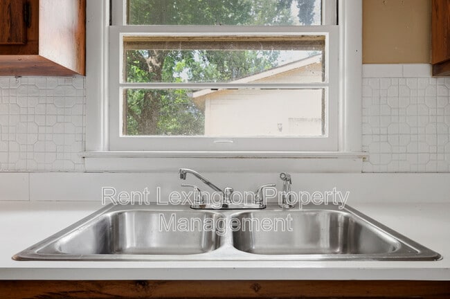 Photo - 141 Zandale Dr