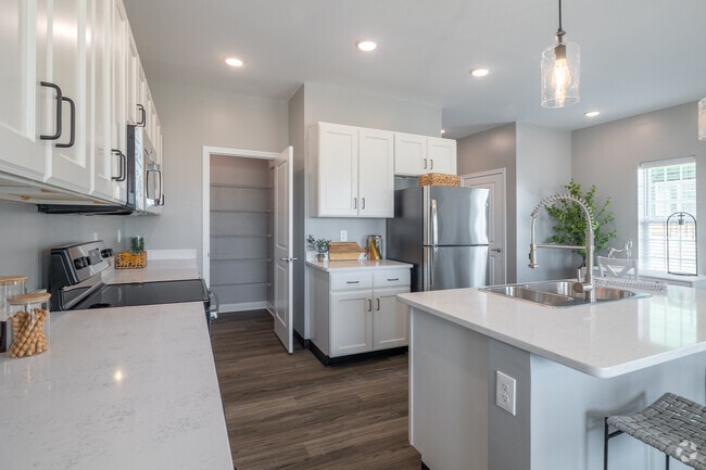 2BD, 1.5BA - 1,408SF