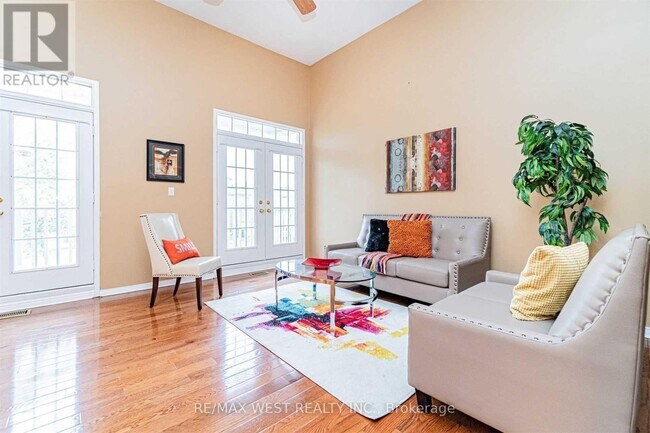 Photo - 37 Charleswood Cir
