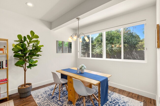 Photo - 604 N Bluff Dr