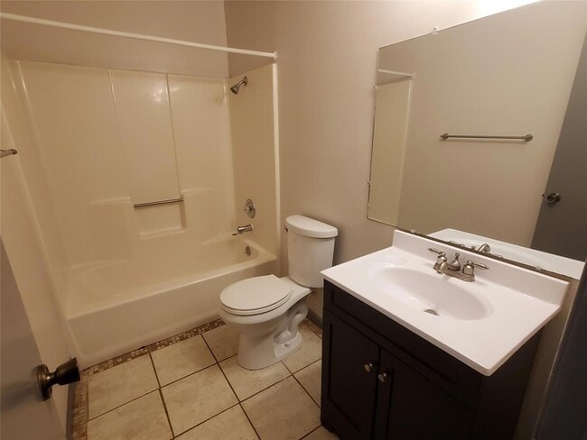 Photo - 16817 Village Oak Loop