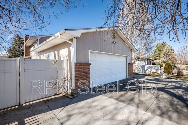 Photo - 2119 Chatalet Ln