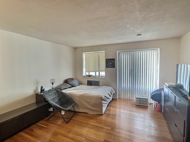 Building Photo - 1039 Commonwealth Ave Rental