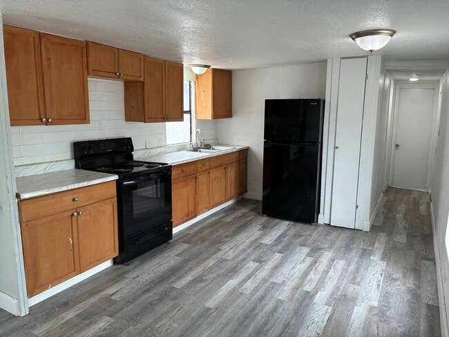 Building Photo - Socrum Loop Unit 4