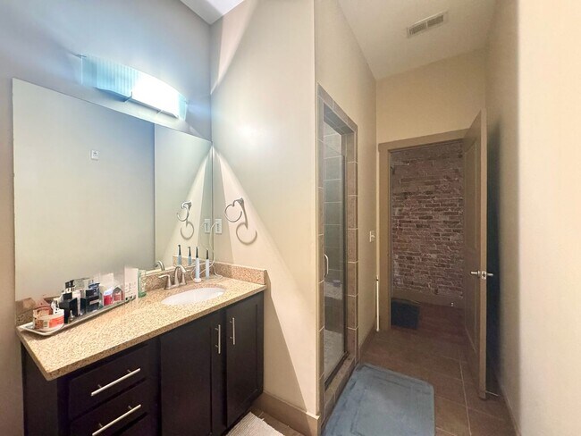 Photo - 641 Walnut St Unidad A